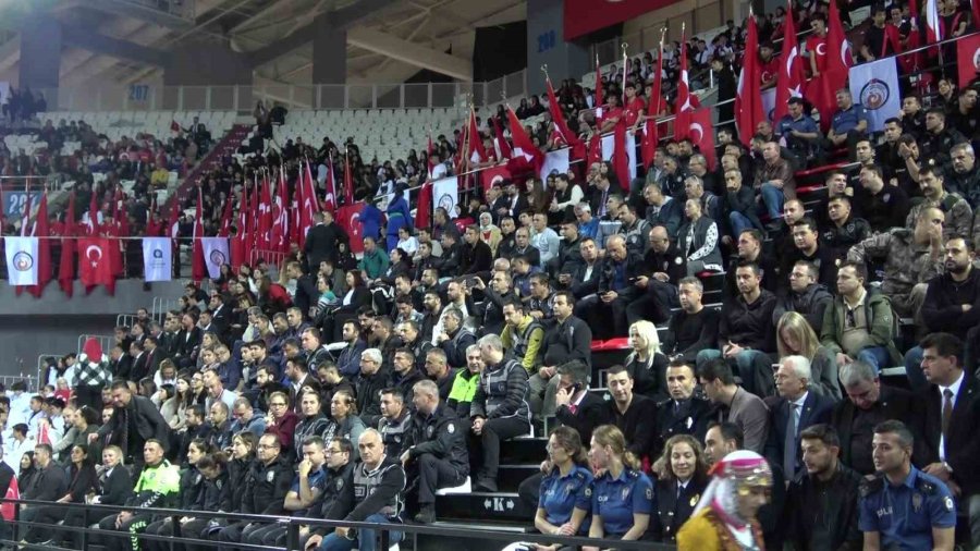 Antalya’da 29 Ekim 10 Bin Kişilik Spor Salonunda Kutlandı