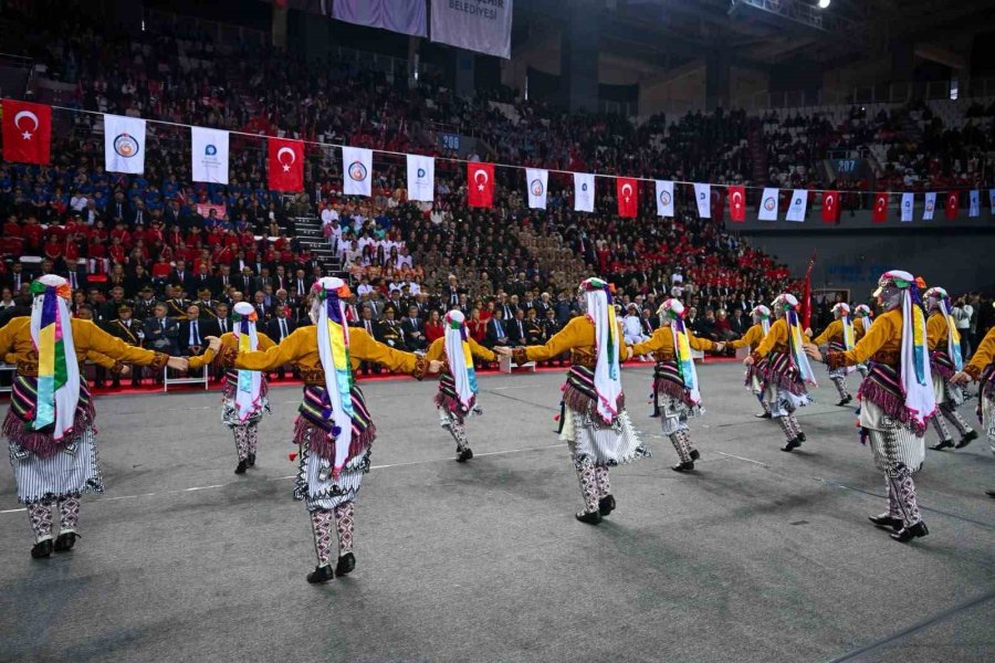 Antalya’da 29 Ekim 10 Bin Kişilik Spor Salonunda Kutlandı