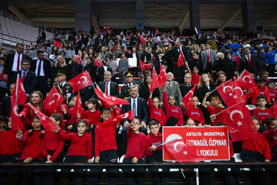 Antalya’da 29 Ekim 10 Bin Kişilik Spor Salonunda Kutlandı