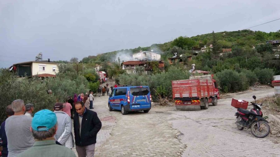 Benzin İle Ocakta Odun Yakmak İsterken Evi Yaktı