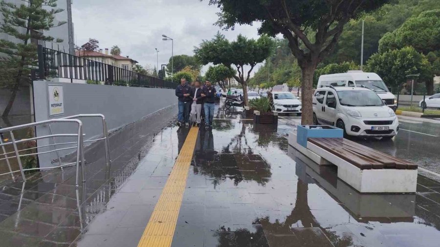 Plakasız Motosikletle Gelip Kurşun Yağdırdılar