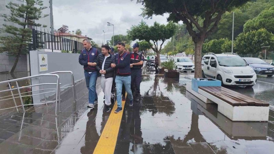 Plakasız Motosikletle Gelip Kurşun Yağdırdılar