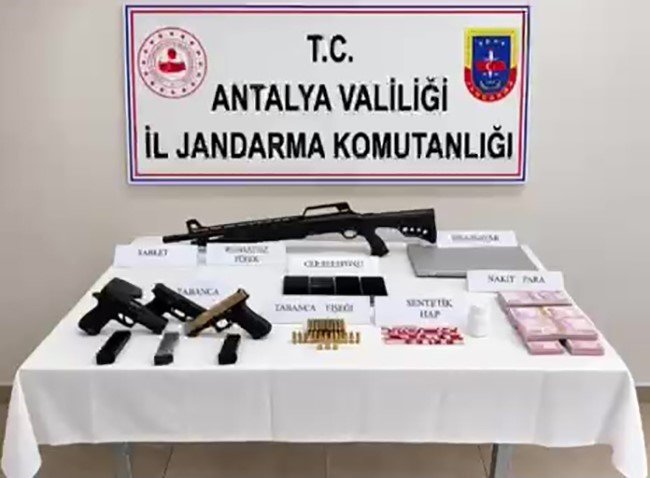 Plakasız Motosikletle Gelip Kurşun Yağdırdılar