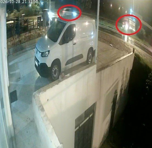 Antalya’da Refüjü Aşıp Karşı Şeride Dalan Kamyon Ortalığı Savaş Alanına Çevirdi: 3 Yaralı