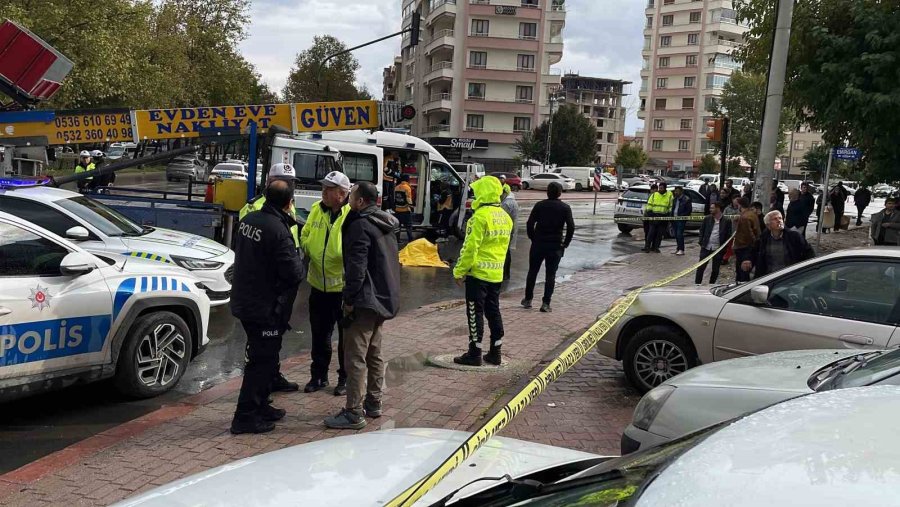 Kamyon Yaşlı Kadına Çarptı: 1 Ölü