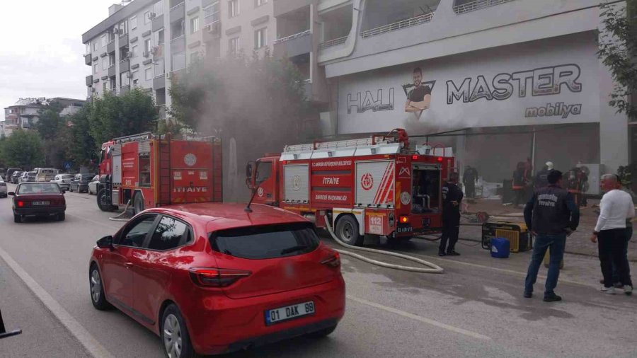 Mut’ta Halı Ve Mobilya Mağazasında Yangın