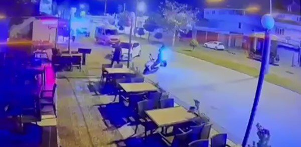 Plakasız Motosikletle Gelip Kurşun Yağdırdılar