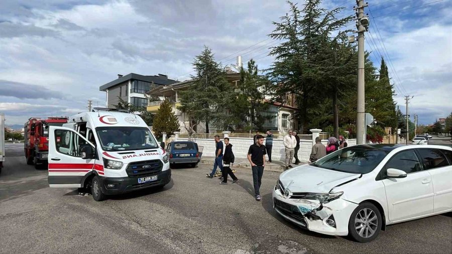 Karaman’da İki Otomobil Çarpıştı: 1 Yaralı