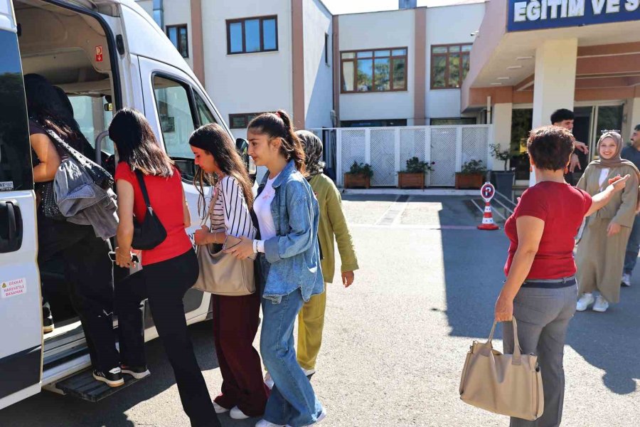 Üniversite Öğrencileri Antalya’nın Tarihi Ve Kültürel Zenginliklerini Keşfettiler