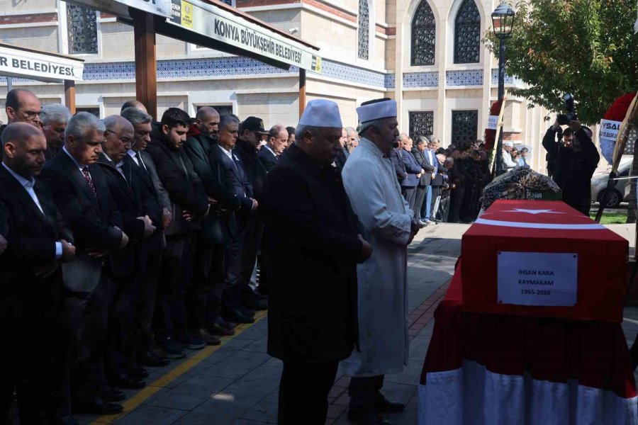 Hayatını Kaybeden Muratpaşa Kaymakamı Toprağa Verildi