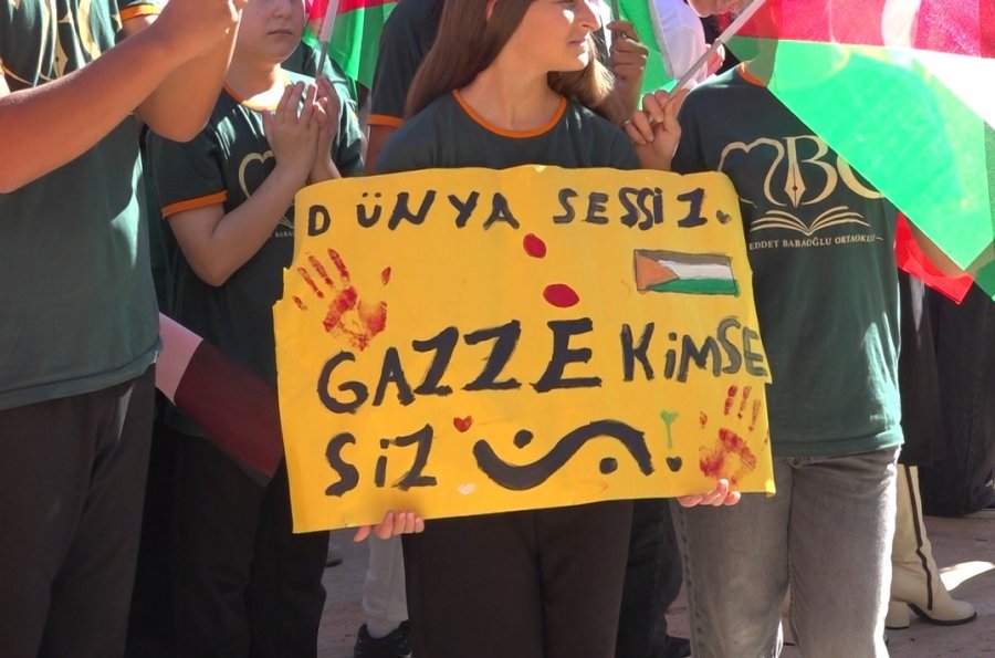 Alanya’da Binlerce Kişi ’gazze’ İçin Yürüdü