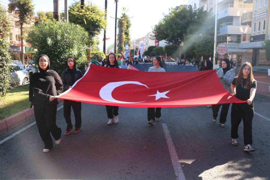 Alanya’da Binlerce Kişi ’gazze’ İçin Yürüdü