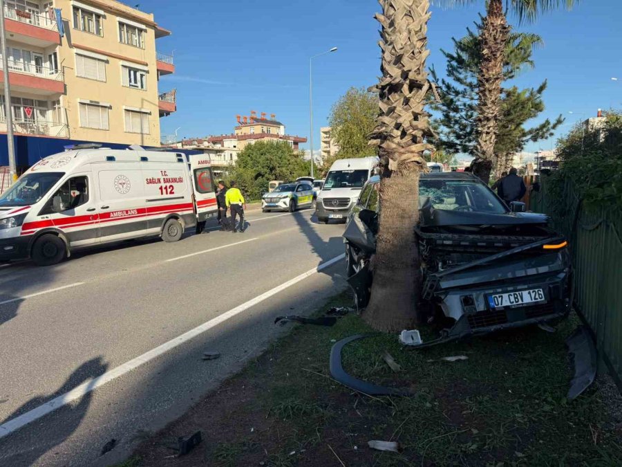 Otomobilin Çarptığı Yaşlı Adama İlk Müdahale Yoldan Geçen Doktor Belediye Başkanından Geldi