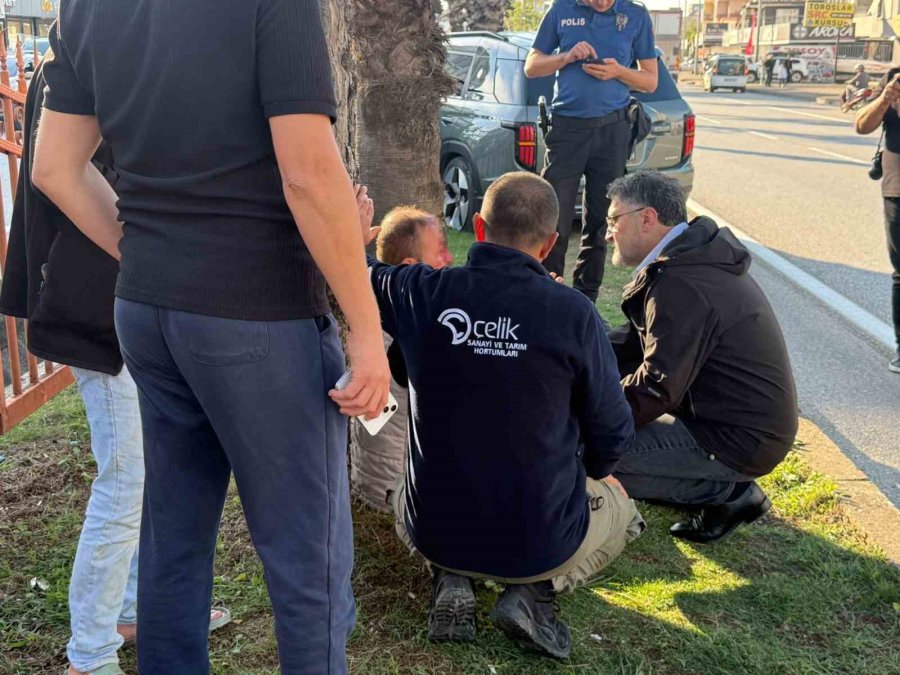Otomobilin Çarptığı Yaşlı Adama İlk Müdahale Yoldan Geçen Doktor Belediye Başkanından Geldi