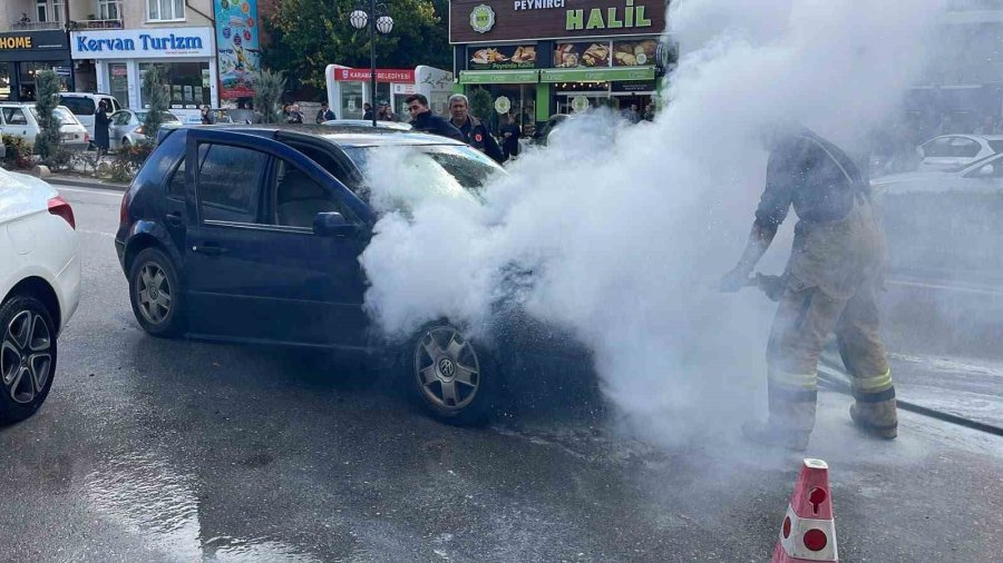 Karaman’da Seyir Halindeki Otomobil Alev Aldı