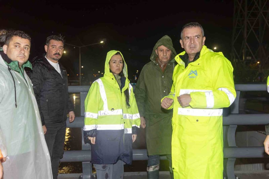Mersin’de Selin İzleri Gün Ağarınca Ortaya Çıktı: Araçlar Sürüklendi, Yollar Çöktü