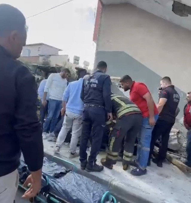 Depremde Eşi Ve 2 Kızını Kaybetmişti: Beton Altında Kalan İşçi Hayatını Kaybetti