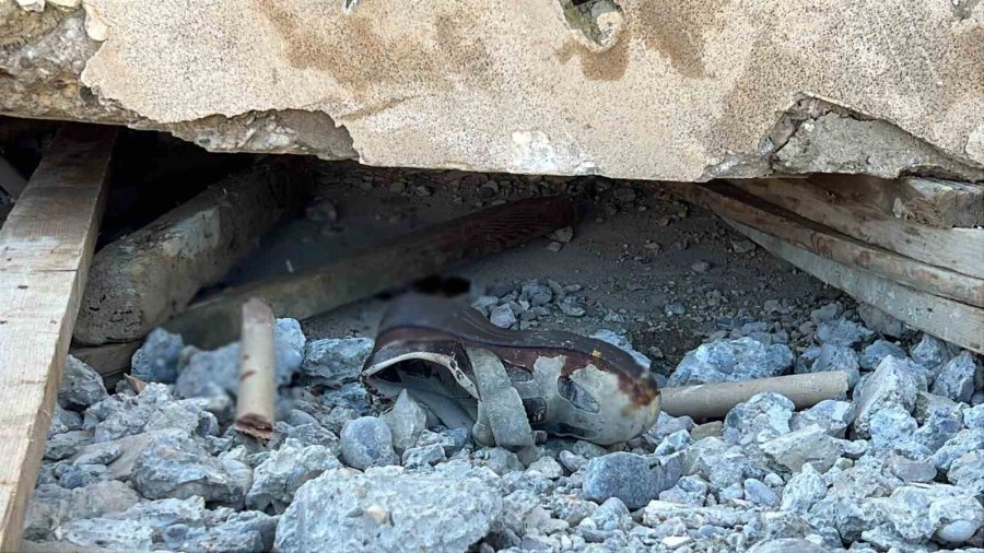 Depremde Eşi Ve 2 Kızını Kaybetmişti: Beton Altında Kalan İşçi Hayatını Kaybetti