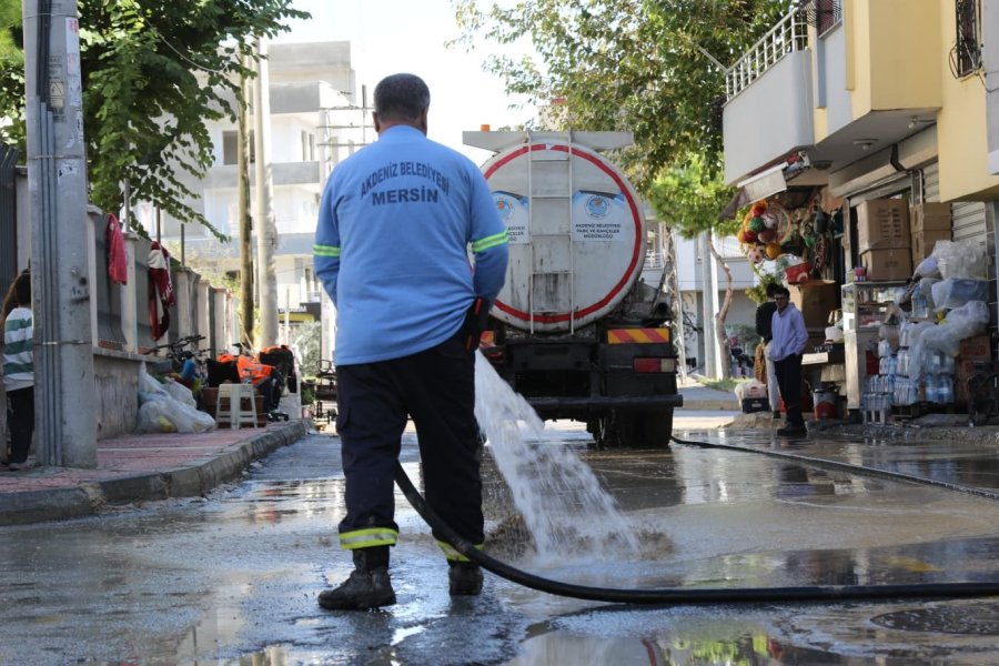 Akdeniz’de Sağanak Yağışın İzleri Siliniyor