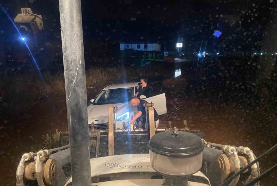 Akdeniz’de Sağanak Yağışın İzleri Siliniyor