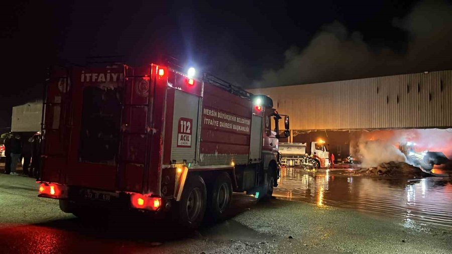 Mersin’de Antrepoda Çıkan Yangın Kontrol Altına Alındı
