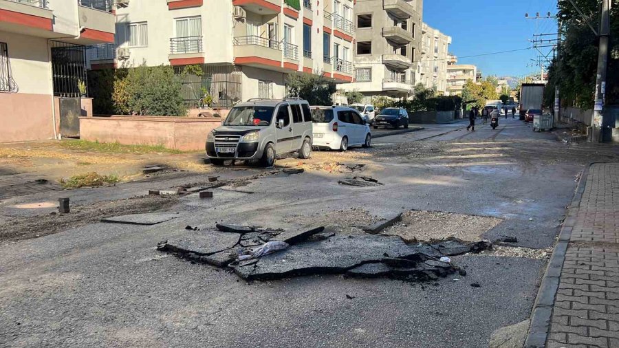 Mersin’de Selin İzleri Gün Ağarınca Ortaya Çıktı: Araçlar Sürüklendi, Yollar Çöktü