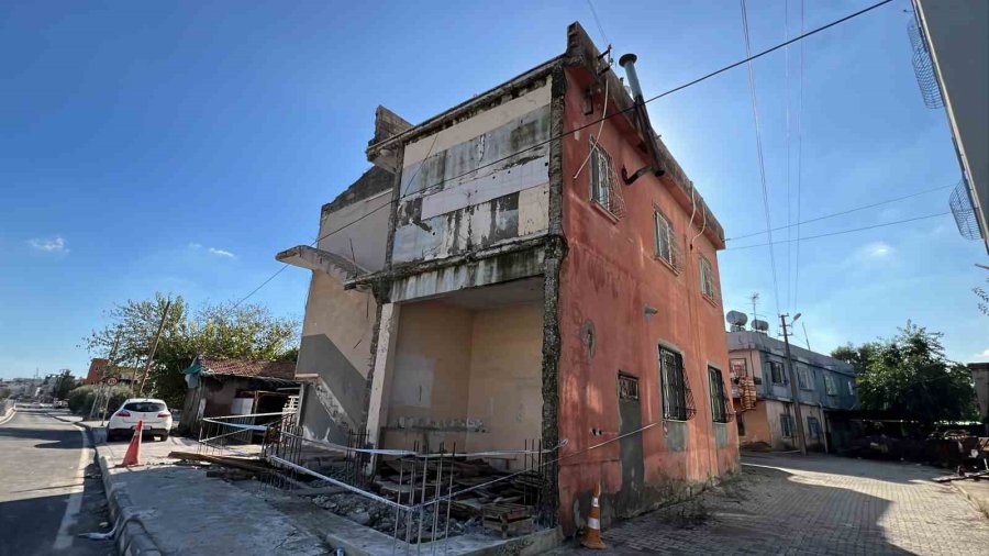 Depremde Eşi Ve 2 Kızını Kaybetmişti: Beton Altında Kalan İşçi Hayatını Kaybetti