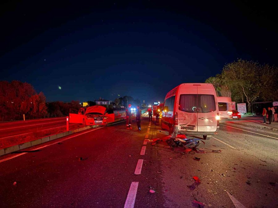 Antalya’da Alkollü Sürücü Ortalığı Savaş Alanına Çevirdi: 4 Yaralı