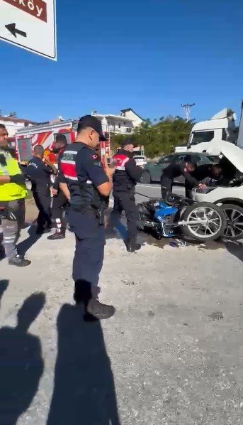 Otomobil Jandarma Motosikletine Çarptı, Uzman Çavuş Yaralandı