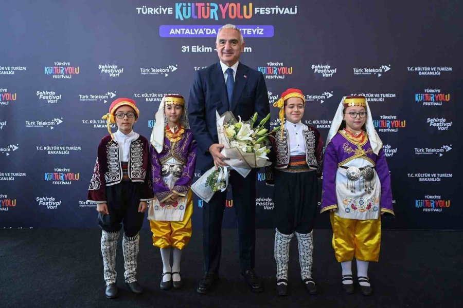 Antalya’da Kültür Yolu Heyecanı Başladı: Bakan Ersoy 440’tan Fazla Etkinliğin Açılışını Yaptı