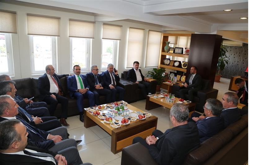 komsu-illerin-vali-belediye-baskani-il-genel-meclis-baskanlari-ziyaret-3_800.jpg