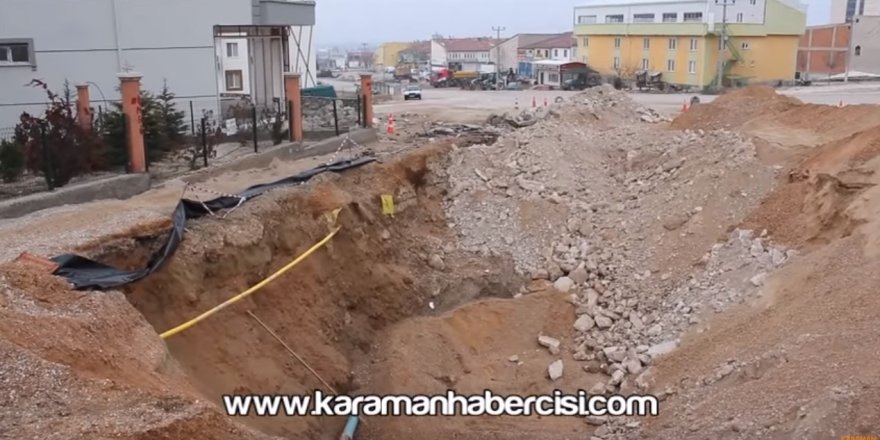 Karaman’da Kapatılmayan Yol Obruk Gibi Duruyor