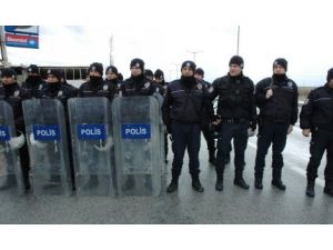 Karaman’da yol kapatma eylemi