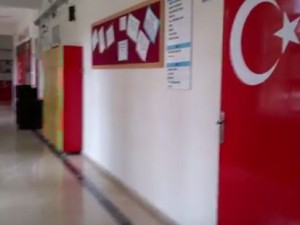 Karaman Mümine Hatun Ortaokulu Bayraklarla Donatıldı