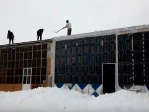 Karaman'da Sanayi Esnafı Kar Temizliğinde