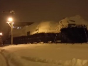 Karaman'da yoğun kar birikintisi halisahayi cokertti