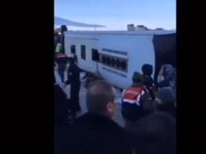 Otobüs Devrildi, Ölü ve Yaralılar Var